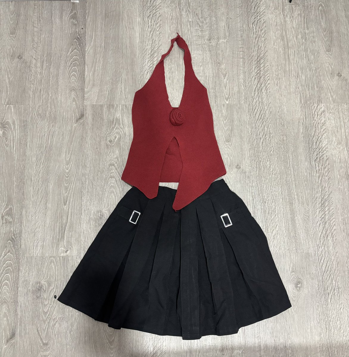 331_crazed's tweet photo. เซ็ทคล้องคอ กระโปรง
🫧 Size : ฟรีไซซ์ เอวสม็อก 
🍒 Price : 69 kaa 🎀 https://t.co/1drA0GQO47