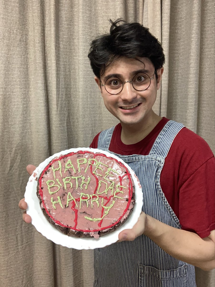 Kenny26262's tweet photo. お誕生日おめでとう、ハリー・ポッター！🎉🎂
ブラウニーケーキを作りました！✨
#ハリポタ25周年たんじょびィパーティー https://t.co/fjvlfq2xOE