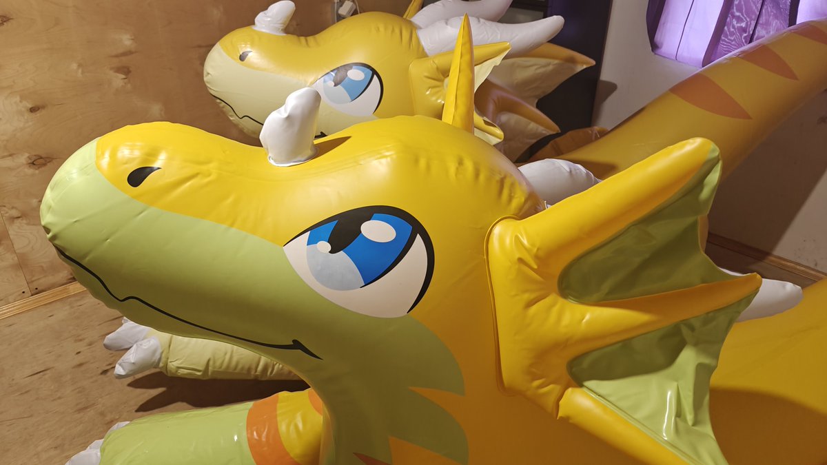 PhobosTheDragon's tweet photo. My cheesies :3 #inflatables #squeaks #inflatabledragon https://t.co/CqC67pkksq