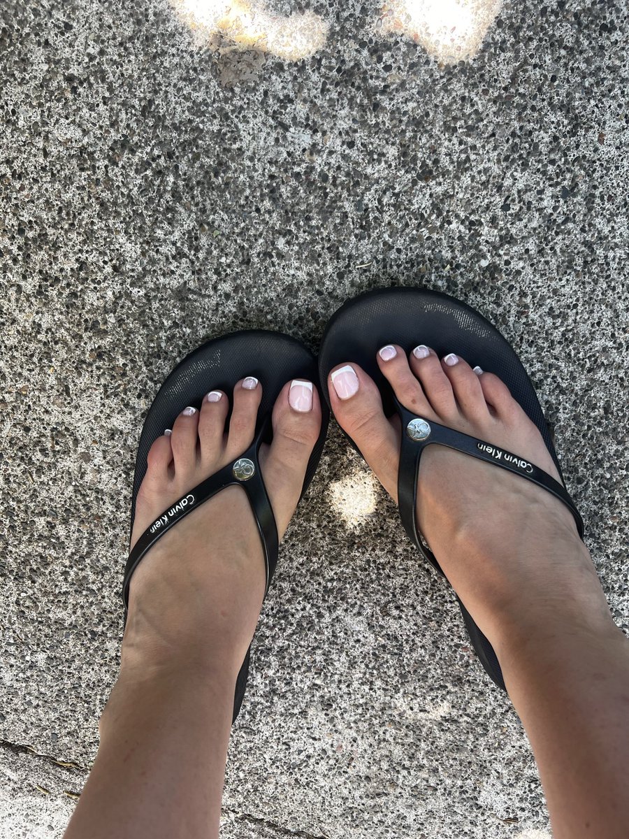 goddessdes299's tweet photo. Fund my pedi lurkers https://t.co/h7XPFRMv7G https://t.co/3SucJhNfMW