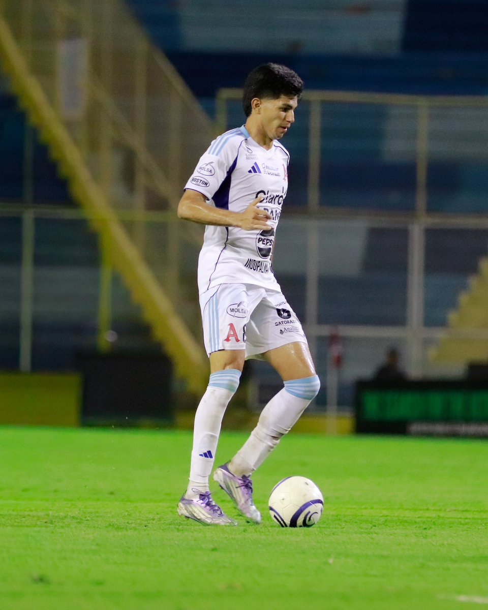 H_osorioo's tweet photo. Que bien se siente estar de vuelta, gracias a Dios!
Hermosa noche ayer la próxima semana  todos juntos!!🤍🅰️ https://t.co/fsDnQzKctY