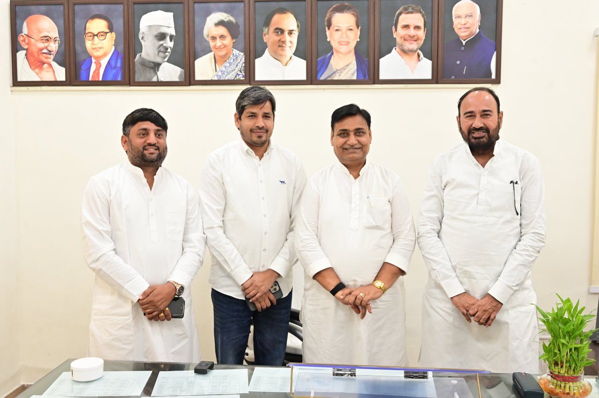 PtShivagajiya's tweet photo. आज राजस्थान प्रदेश कांग्रेस कमेटी के अध्यक्ष आदरणीय श्री गोविन्द सिंह डोटासरा जी से आत्मीय मुलाकात कर संगठन की मजबूती, क्षेत्र की जनसमस्याओं एवं जनहित के विभिन्न विषयों पर सार्थक चर्चा करने का अवसर प्राप्त हुआ।
इस अवसर पर पूर्व विधायक बड़े भाई वाज़िब अली जी, पूर्व विधायक लाखन सिंह मीणा जी, पूर्व विधायक संदीप यादव जी, पूर्व सरपंच लखवीर सिंह जी, उनके सुपुत्र रवि शेरसिंह जी एवं इंजमाम भाई जी भी साथ रहे।
आदरणीय डोटासरा जी का मार्गदर्शन एवं प्रेरणा हम सभी कार्यकर्ताओं के लिए नई ऊर्जा का स्रोत है। संगठन को मजबूत बनाते हुए जनता की आवाज़ को बुलंद करने का संकल्प और अधिक दृढ़ हुआ।
@GovindDotasra @INCRajasthan @RahulGandhi @ashokgehlot51 @aliwajib @TikaRamJullyINC