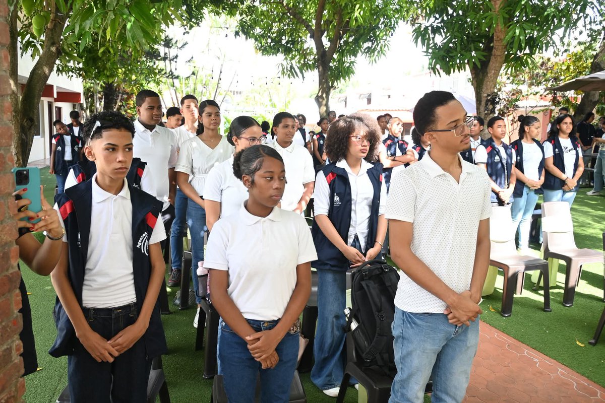 distrito1003rd's tweet photo. Estudiantes del Distrito Educativo 10-03, entidad a cargo de Leonidas Rafael Uribe Emiliano participaron en la inauguración del Campamento de Verano 2026 Ciudadanos al 100, integrado además, por alumnos varias jurisdicciones de la Regional de Educación 10.
#MinisteriodeEducación https://t.co/dhkrMnmEk8