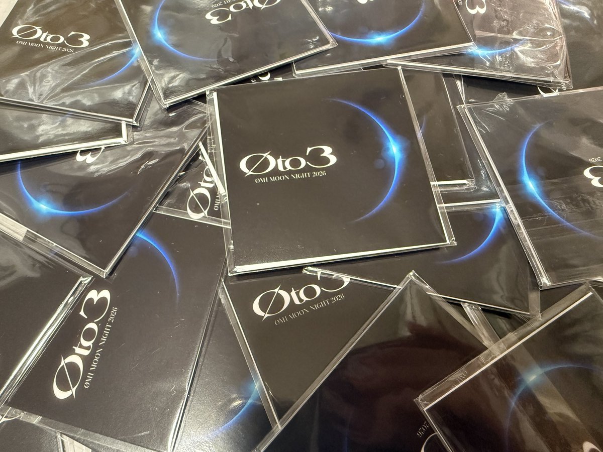 una_omi312's tweet photo. 自分なりにちょっと頑張ったんだけどタペストリーとピンバッジのみで渋かった🫠次までに徳を積みます🫠 https://t.co/7p0sP1GBxQ