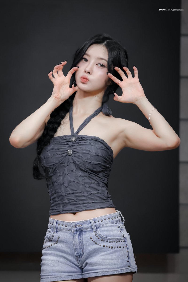 sooya_32's tweet photo. 260619 HQ 
7월의 마지막날 뎐냥이🐾🖤

#케플러 #Kep1er #김다연 #DAYEON #ダヨン #ケプラー https://t.co/s9lHcJeLbp