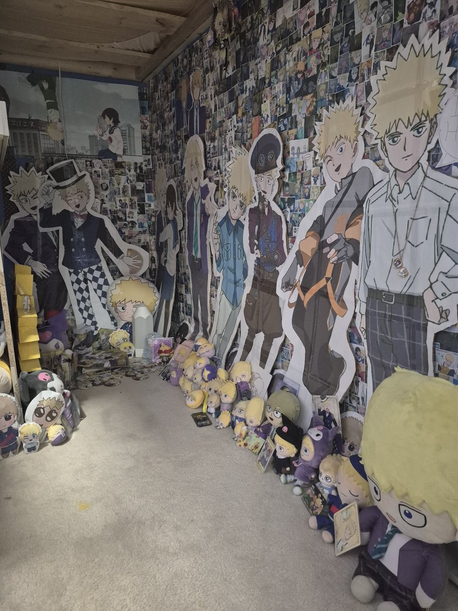 Yuri_mp100's tweet photo. You know I realize I have all this Teru merch yet no Teri merch... 🤔🤔 I must get to work now https://t.co/KN7LqjlikR