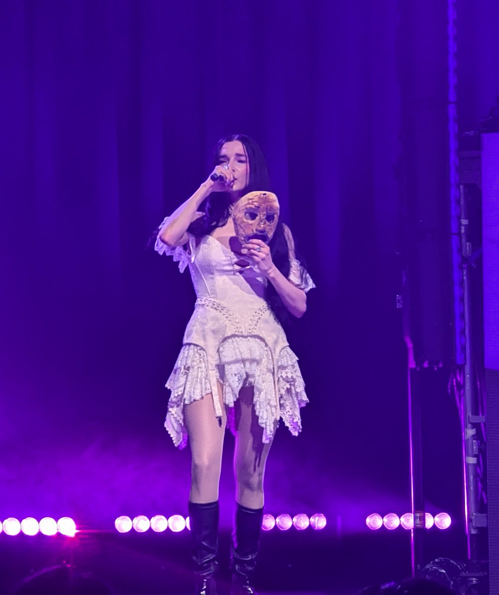 reedklemmer's tweet photo. Poppy 🤍 https://t.co/jalxRM4pnG