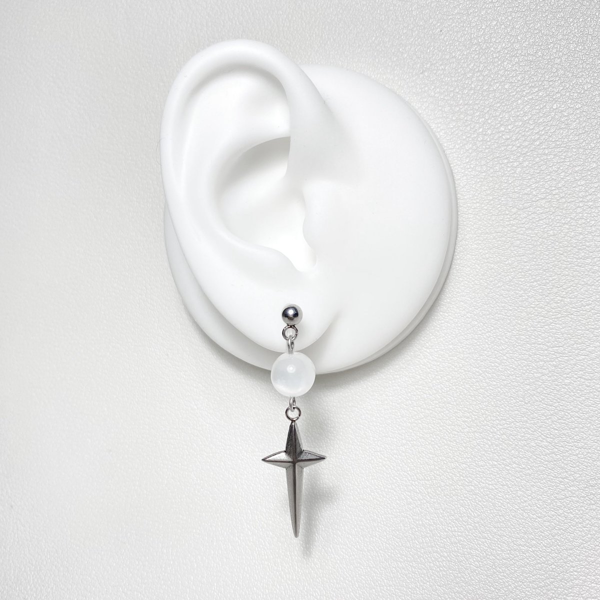 keepcold_club's tweet photo. Custom Earring w/ Piercings mouth🫦‧₊˚εїз

งานคัสตอมต่างหูหนีบ พร้อมกับจิวปากแบบหนีบ และต่างหูอีกข้างที่ดูเข้าคู่กัน ดูน้อยแต่มากก ชิ้นนี้มีความยาวจากติ่งหูลงมา 10 cm เท่านั้นน ใครไม่เห็นให้รู้ไปสิ้ 👀🤞🏻🪄

⟡ Not for Sale ⟡ Do Not Copy ⟡ https://t.co/baW7xeOI55