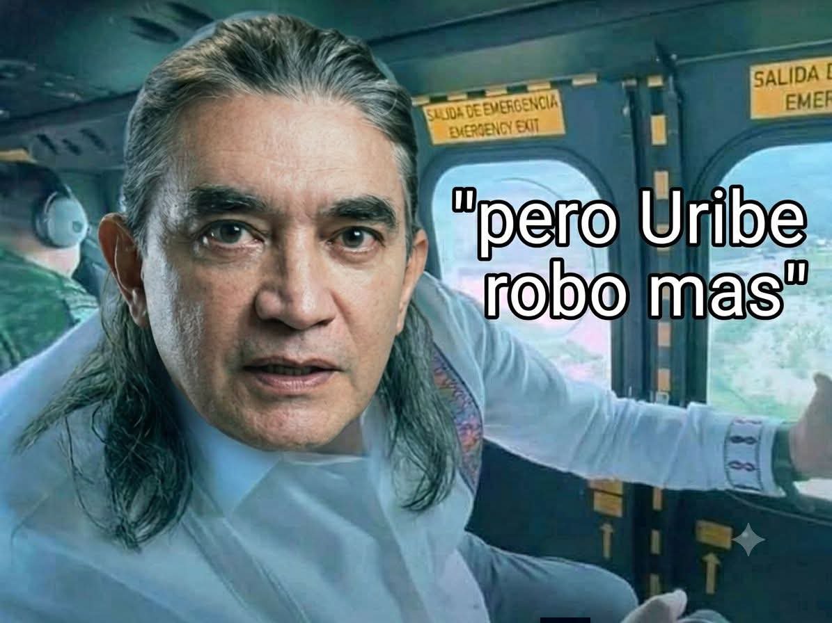 pequenojuan1983's tweet photo. Bobolivar siendo bobolivar. https://t.co/7rwHvwHxs9