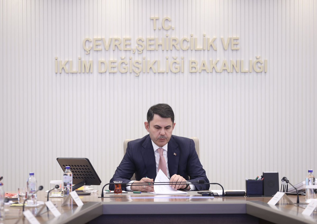 murat_kurum's tweet photo. AK Parti Erzurum Milletvekillerimiz Sayın Selami Altınok, Sayın Fatma Öncü, Sayın Abdurrahim Fırat, Sayın Mehmet Emin Öz, AK Parti İl Başkanımız Sayın İbrahim Küçükoğlu ve ilçe belediye başkanlarımızı Bakanlığımızda ağırladık.

Vatandaşlarımızın beklenti ve taleplerini merkeze alan hizmet anlayışıyla, Erzurum’un gelişimine katkı sağlayacak adımları güçlü iş birliği içerisinde hayata geçirmeyi sürdüreceğiz.