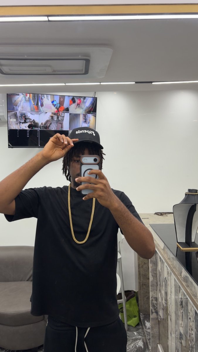 xo_dolph's tweet photo. GOOD AFTERNOON BROTHERS AND SISTERS 

I BUY AND SELL GOLD 💛❤️ https://t.co/VKAqv9IkR2