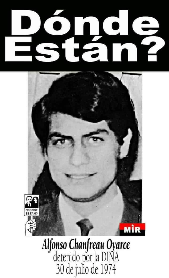 RadioUmbral's tweet photo. Alfonso René Chanfreau Oyarce  casado una hija estudiante y dirigente del MIR fue detenido por agentes de la DINA el día 30 de julio de 1974 en su casa en la comuna de Independencia
Es detenido desaparecido 

No Olvidamos 
No Perdonamos https://t.co/YckWRKhlUm