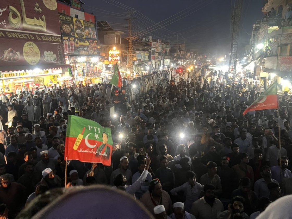 OfficialShehr's tweet photo. شبقدر بغیر کسی آفیشل کال کے ❤️ https://t.co/iiTXRbEQYi
