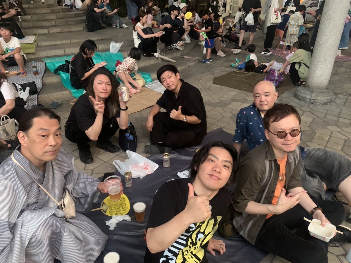 dainagon5656's tweet photo. 昨日まで譜面頑張ったので、今日は地元錦糸町の河内音頭祭りにやってきましたー

が、その後ライブでしたー
楽しくライブをさせていただきましたー。
ありがとうございます。
ちなみに直人さんのツアーグッズのバック使いましたー。
買い物しやすい😆ビールが沢山 https://t.co/aUX1g3RHby