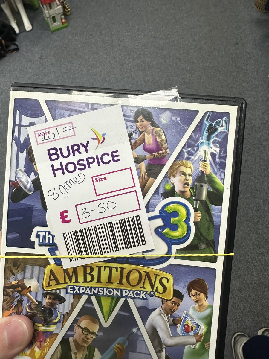 talkingben04's tweet photo. this generational charity shop find https://t.co/EYBcJE2Fk6