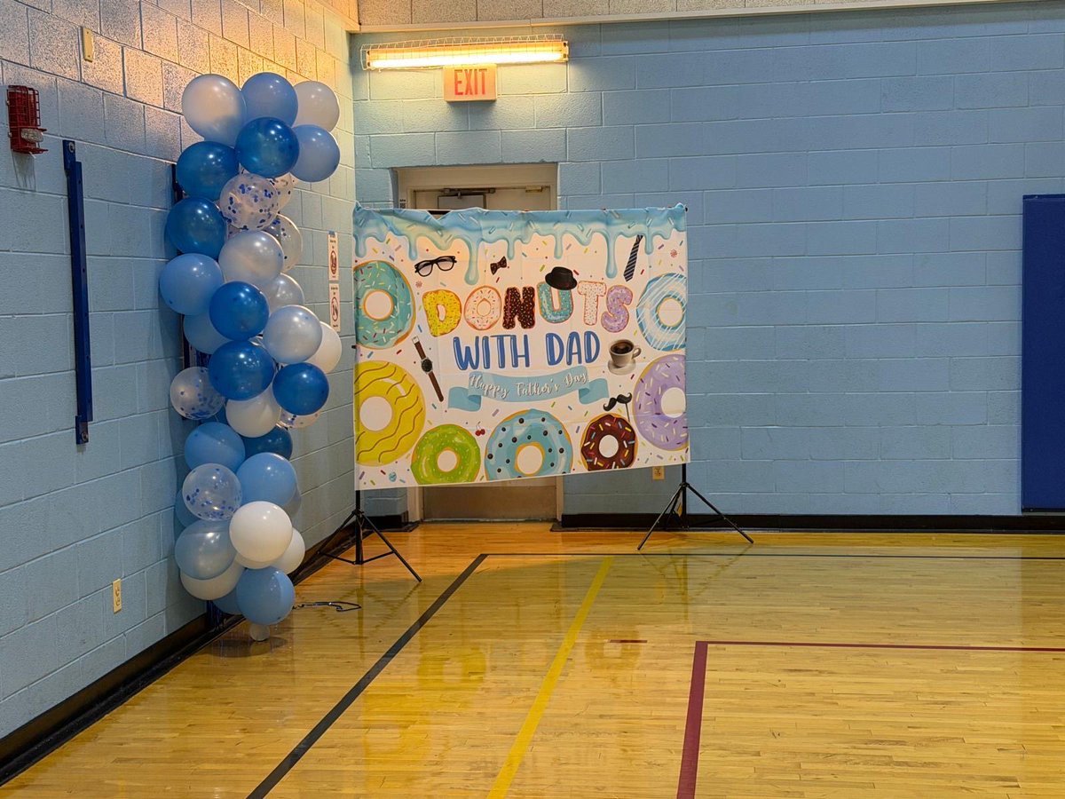 RoscoeNixCSL's tweet photo. Our Donuts with Dad Figures celebration was really nice 🥹🍩. Shoutout to all the families that showed up even though it was raining! This will be a great year! 💪🏽 #DonutswithDadFigures #CommUNITYschools #familyengagement #MCPS https://t.co/1PQzODHaLT