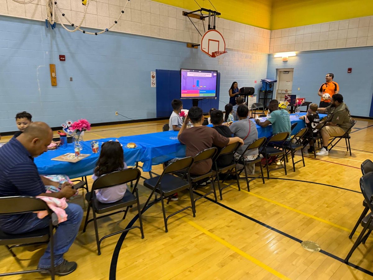 RoscoeNixCSL's tweet photo. Our Donuts with Dad Figures celebration was really nice 🥹🍩. Shoutout to all the families that showed up even though it was raining! This will be a great year! 💪🏽 #DonutswithDadFigures #CommUNITYschools #familyengagement #MCPS https://t.co/1PQzODHaLT