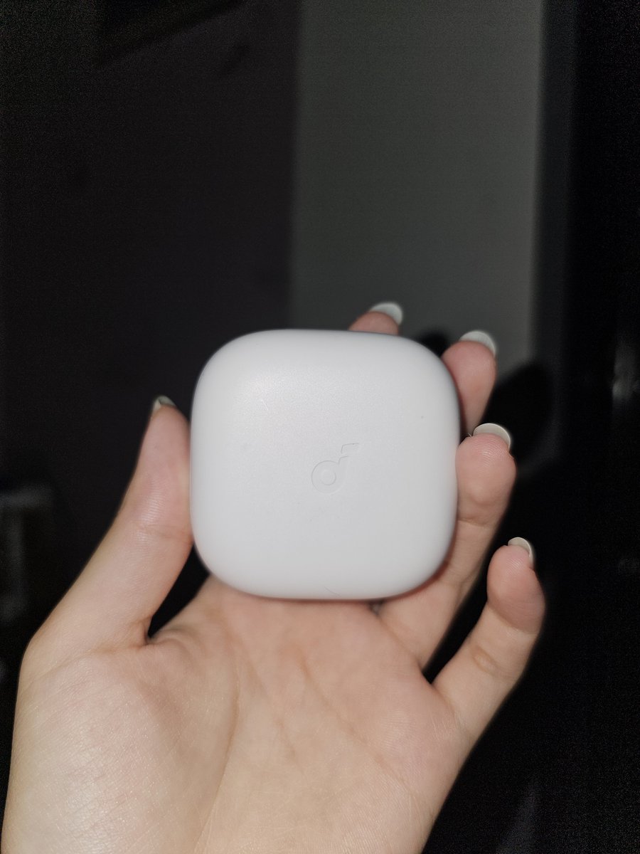 vinezuellaa's tweet photo. WTS soundcore r60i nc
- pemakaian wajar baru sebulan
- no damage, masih ada box
- harga 260k pengiriman jakarta barat https://t.co/tyDDE0V0yw
