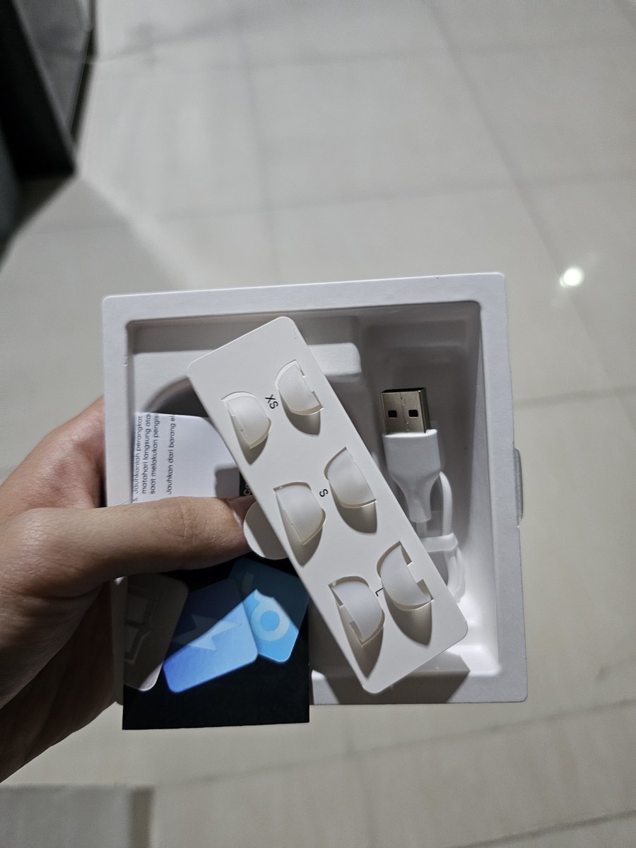 vinezuellaa's tweet photo. WTS soundcore r60i nc
- pemakaian wajar baru sebulan
- no damage, masih ada box
- harga 260k pengiriman jakarta barat https://t.co/tyDDE0V0yw