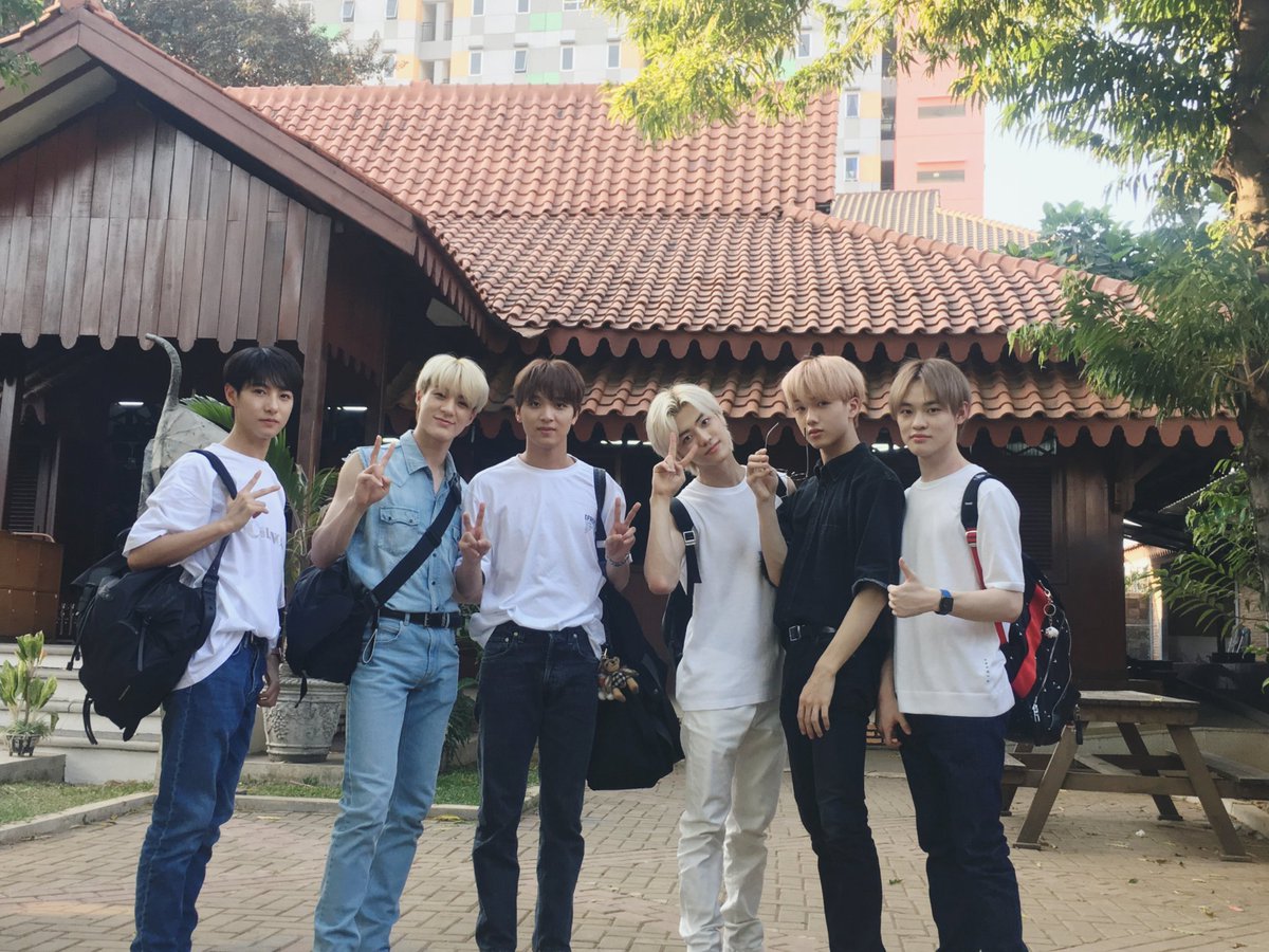 its7dream's tweet photo. remember when teenage nct dream went to indonesia https://t.co/qxyn157xuV