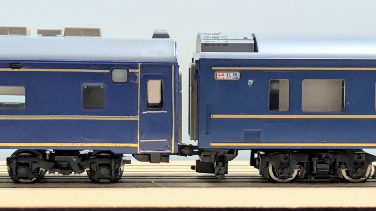 Sanriku_Suibara's tweet photo. ヤフオクで落札した客車が届きました。
なんとサハネ581の北斗星!
製作者様により「オロネ24 552」という車番がつけられています。

民営化前後くらいで北海道にもサハネがいましたが、もしかしたらこうなる未来もあったのかもしれません。 https://t.co/t1rrtnIlef