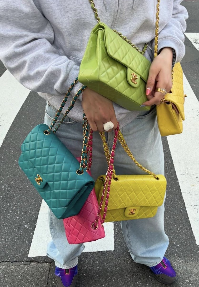 dollbodydoesoul's tweet photo. i'm a sucker for colour in this sad beige epidemic https://t.co/y9r31p5jPW