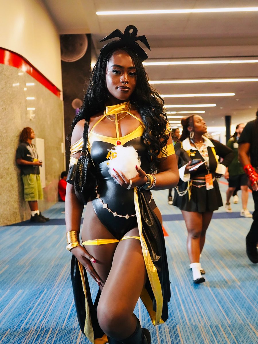 punkblackdotcom's tweet photo. THE MISTRESS OF THE ELEMENTS! ⛈️ 
Some dope Storm cosplays we’ve been coming across! Show them some love! 
-sankastanks
- @cosbunnycosplay 
-@nelliceus 
-mymym_y_a https://t.co/yEcnaNSLV4