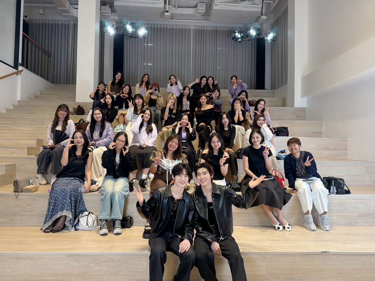 DomundiTV's tweet photo. ขอขอบคุณ @Maybelline_TH ที่ให้เกียรติ “ตี๋ตี๋” @twnpich และ “ป๋อ” @porsuppakarn ได้มาร่วม Live พูดคุยและทำกิจกรรมสนุก ๆ ในวันนี้นะคะ 🥰

ขอขอบคุณแฟน ๆ ทุกคนที่มาเจอกัน รวมถึงแฟน ๆ ที่ติดตามรับชม Live และส่งกำลังใจมาให้ทั้งสองคนด้วยนะคะ 🫶🏻✨️

TeeTeePor X MATTEMAX 
#MaybellinexTeeTeePor