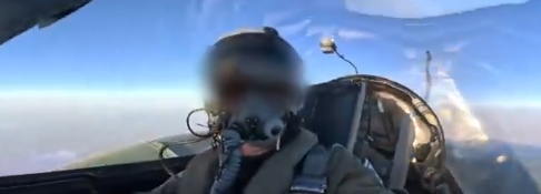 satrrl1's tweet photo. @X_m35a @Toly707 @irene211x عفوا 
اللي جايبه طيارته F-16 تصور تاريخ 7/2/2026 
والمقطع سعودي نزل 2016 طيارته مختلفه
كيف ضبطت معك https://t.co/lulU67i0uR