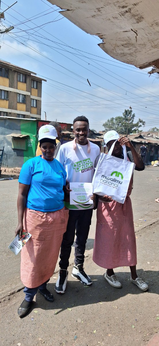 mwalimunational's tweet photo. Watu wa Gikomba hoiyeeee 🔥 It was a nice wrap up

Asanteni sana kwa kutukaribisha na kwa kusign up na Mwalimu National. 
Ilikuwa poa sana kuengage na nyinyi.

See you next round 😊

#ProsperityForAllForever
#DaboPortionNaMwalimu https://t.co/htTlK7JFcT
