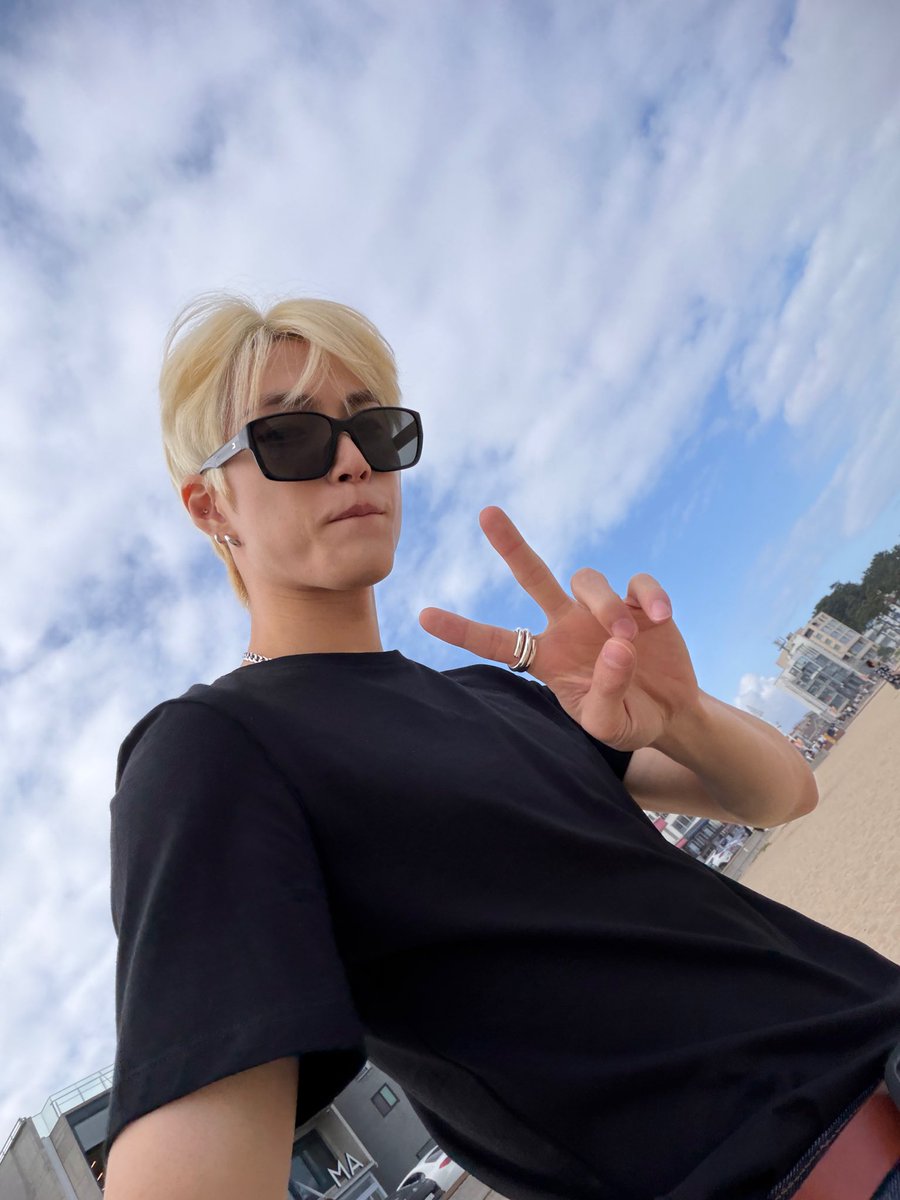 luvvshhh's tweet photo. 웅웅 사랑하구 1주년 축하하고 나 어디 안 가구 항상 네 옆에 잇을거니까 하고싶은 거 다 하길
나도 ㅅ...사...사랑함다!!!!!🫡🤭❤️ https://t.co/SPEmvvAnjI