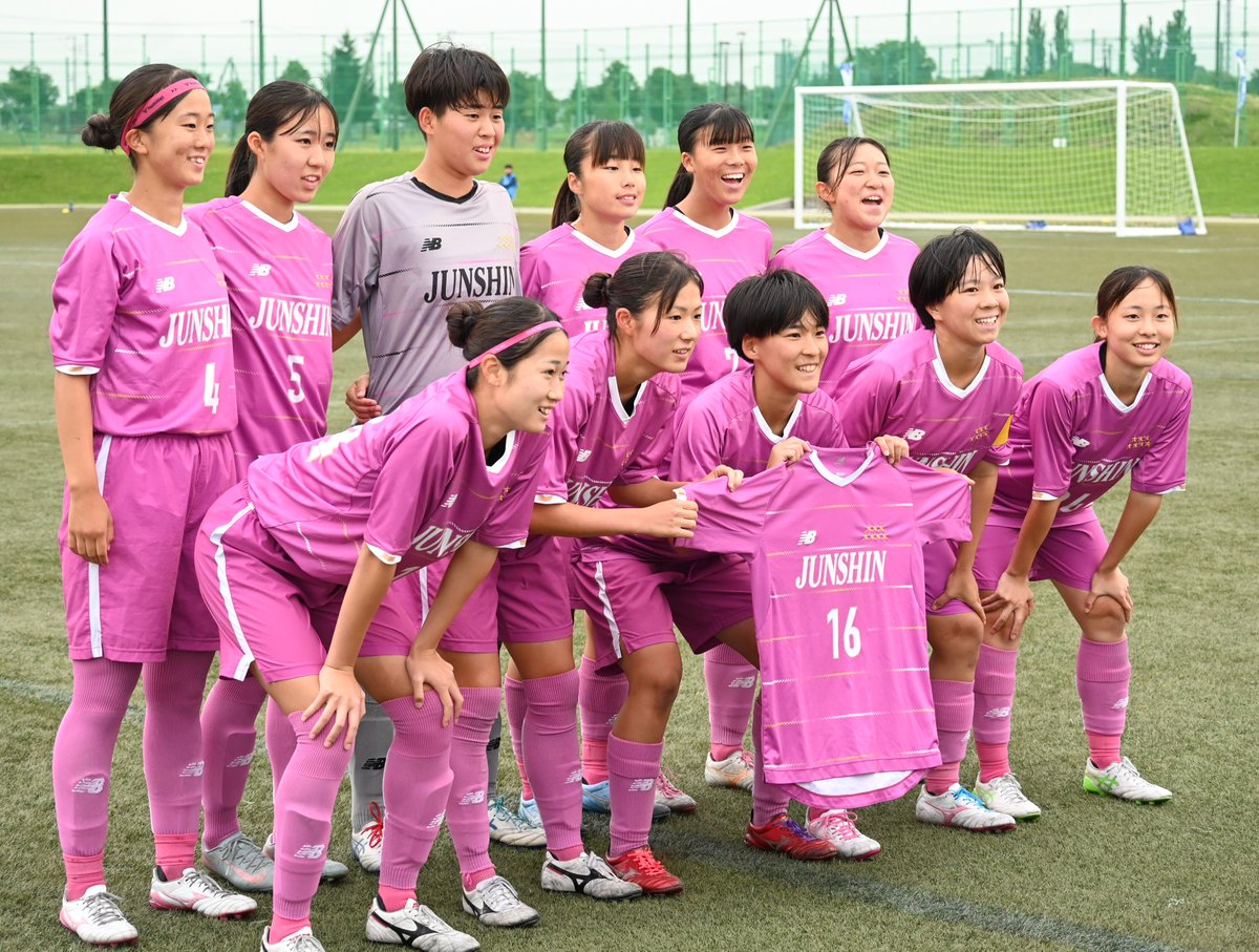 shizusports's tweet photo. #全国高校総体 #サッカー 女子準決勝は、 #藤枝順心 が #神村学園と２－２、ＰＫ戦は５－４で勝利し、２年ぶり決勝進出を決めました。 #中村翔 監督は「ハーフタイムの練習でバイシクルシュートを決めていた。やってくれると思った」。後半２２分に同点弾を決めた西梨恋選手が途中起用に応えました。 https://t.co/GH5t1TBPFR