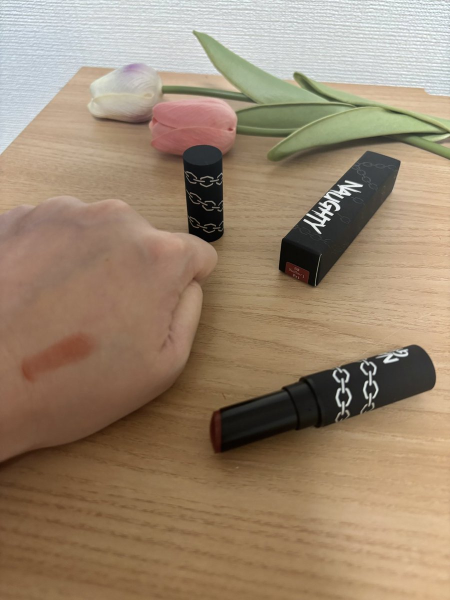 looove_am2's tweet photo. 軽いつけ心地で、ほどよいツヤ感が魅力的なリップスティック🥰

自然な発色で重ねると色づきも濃くメイクできて好みのカラーにメイクしやすい💄✨️

使ったカラーはColor:02 ロンギングで、シックな色味で良かったです。

#naughtypercent #メルティングシャインリップスティック #韓国コスメ https://t.co/TW3TCG7LXD