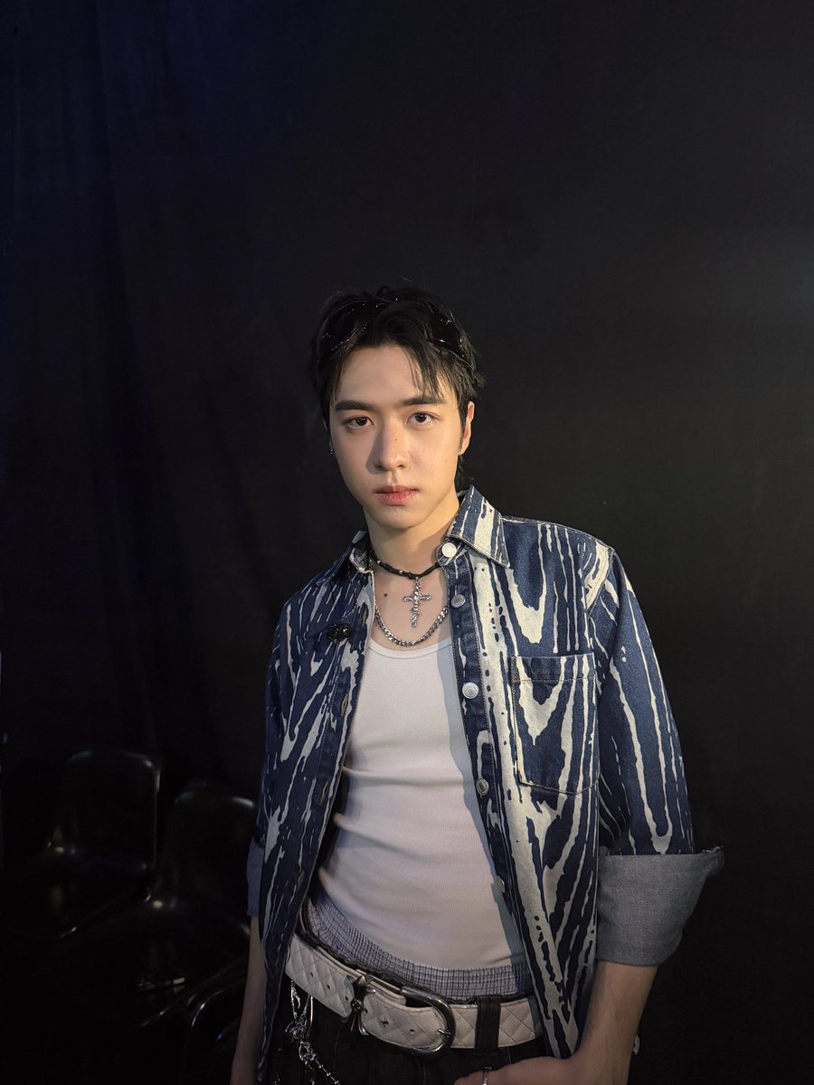 PROXIE_Official's tweet photo. เซอร์ไพรส์ไหมล่ะครับ!!! มีใครเดาถูกบ้างงงงง 😋✌🏻

ขอบคุณทางรายการ The Wall Song ร้องข้ามกำแพง ที่ชวน  #PROXIEVictor มาร่วมเซอร์ไพร์สและร่วมร้องเพลงกับ ทิกเกอร์ @TiggerTheriault ในวันนี้ครับ สนุกมากกกกก ตื่นเต้นนิดหน่อย แต่ดีใจมากๆที่ได้มาเป็นหลังกำแพงในวันนี้ ขอบคุณที่เก็บอินโทรเวิร์ตไปเลี้ยงนะครับ 

#ร้องข้ามกำแพง #TheWallSong
#TIGGER_ACHIRA
#TiggerTheriault #ทิกเกอร์
#PROXIEth 
#bROTHERSMUSIC