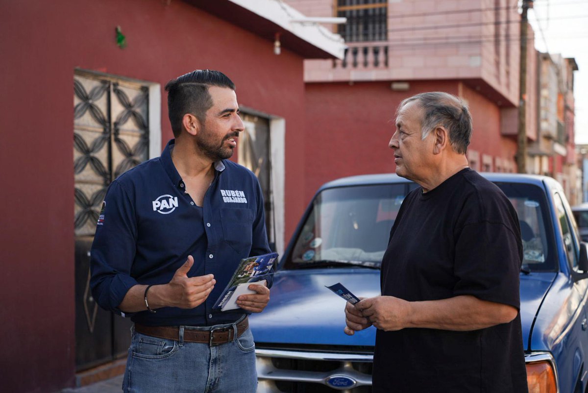 RubenGuajardoB's tweet photo. De regreso en el Barrio de San Juan de Guadalupe.
Siempre es un gusto reencontrarme con las familias, compartir una plática y seguir construyendo, juntos, un #mejor San Luis.

¡Gracias por recibirnos! 💙 #MiércolesCiudadanos https://t.co/FYTCl6BUSo