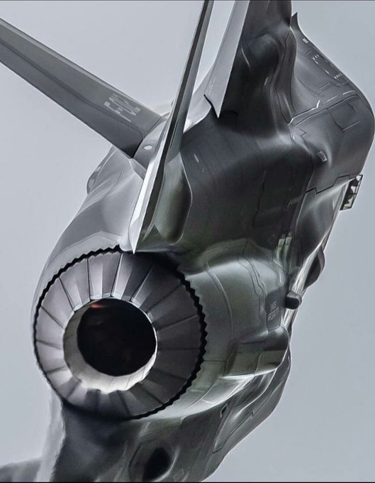 amyJones0303's tweet photo. Sufficiently advanced engineering is indistinguishable from art https://t.co/zb9hBW2bi9