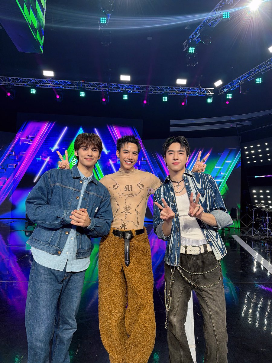 PROXIE_Official's tweet photo. พี่ๆเค้าเก็บผมไปเลี้ยงจริงๆนะ ยายๆ 🫣

#ร้องข้ามกำแพง #TheWallSong
#PROXIEVictor
#PROXIEth 
#bROTHERSMUSIC https://t.co/W0wxaoGQFN