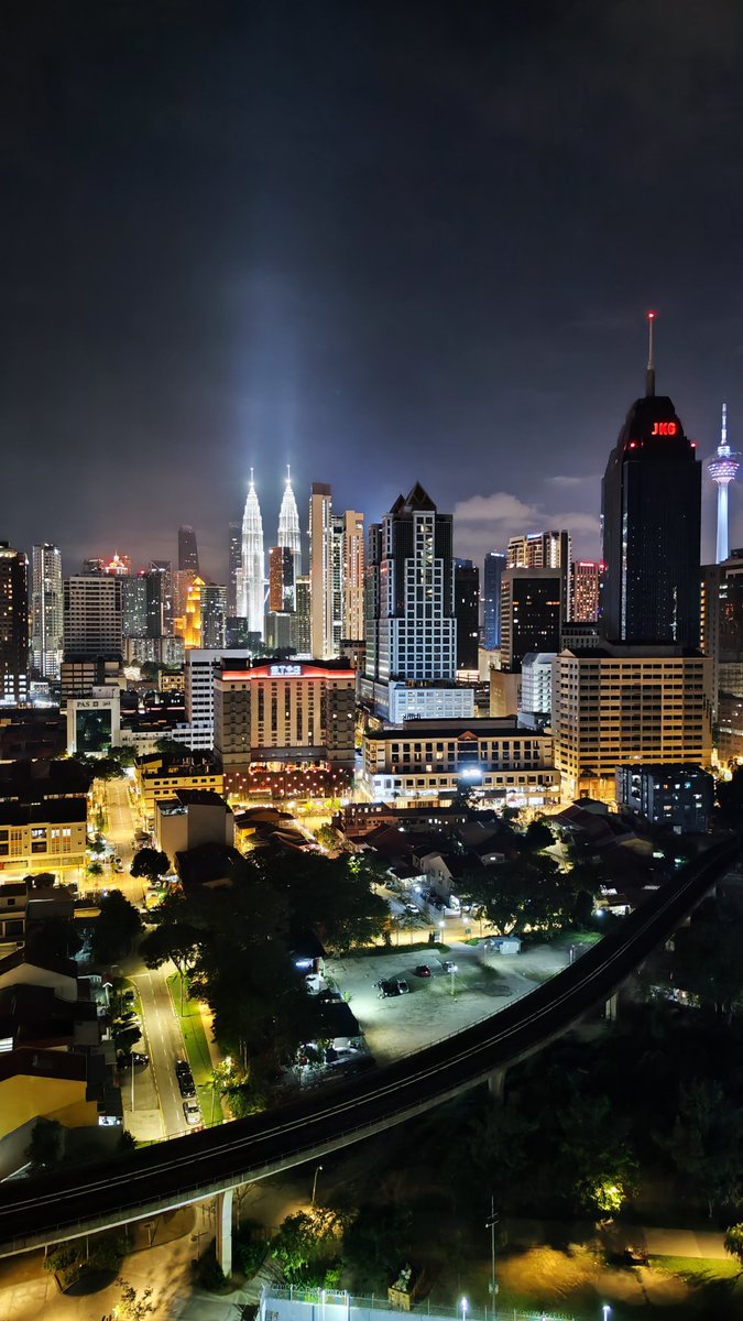 JKWandering's tweet photo. 🏙️ Petronas Towers
📍Kuala Lumpur, Malaysia 🇲🇾 https://t.co/c6rv1qqKsU