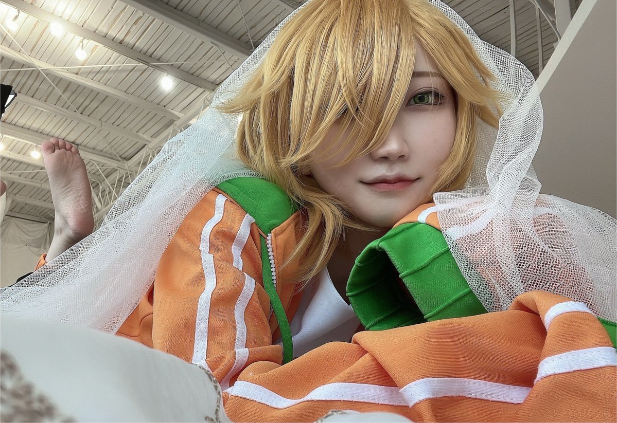 harukima6773's tweet photo. @aixq00x ほぼ同じ構図のお写真あってHAPPY🥰🦶🦶 https://t.co/roUGQW1KXf