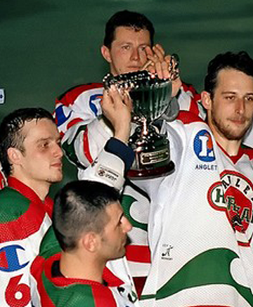 LigueMagnus's tweet photo. Saurez-vous reconnaître ces coachs présents la saison prochaine, qui sont déjà passés par les championnats français en tant que joueurs il y a quelques années ? 😁🔎
#SLMHockey https://t.co/WfxwQGWD0U
