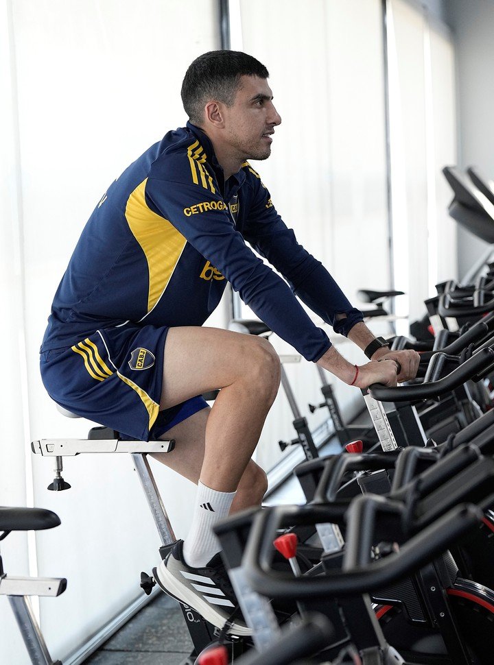 la12tuittera's tweet photo. 🔎Si sigue bien y avanzando favorablemente su recuperación, en 30-45 días volvería RODRIGO BATTAGLIA a la par del grupo.

▶️Es un futbolista FUNDAMENTAL en la mitad de cancha para #Arruabarrena.

ℹ️ @marcosbonocore x @tntsportsar https://t.co/JN7bXFmJiV