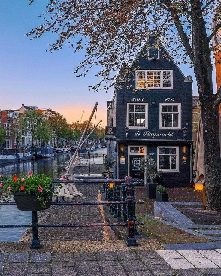 earthwhisperss's tweet photo. Ghent, Belgium 🇧🇪 https://t.co/1SQgiljWVG