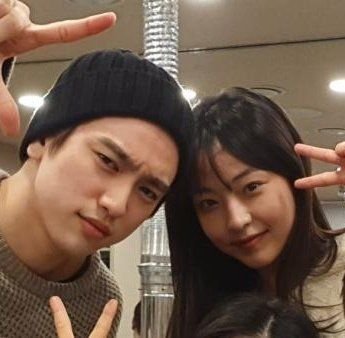 Jinyoungbase's tweet photo. During her Instagram Live, Actress Jeon Sonee mentioned that she met Park Jinyoung!

She shared that she was sharing the same film set with the team from his upcoming drama #100DaysofDeception, and that it was so nice meeting him for the first time since their drama 'When My Love Blooms' ended. She added that she went to find him and they took a photo together for their chatroom.
