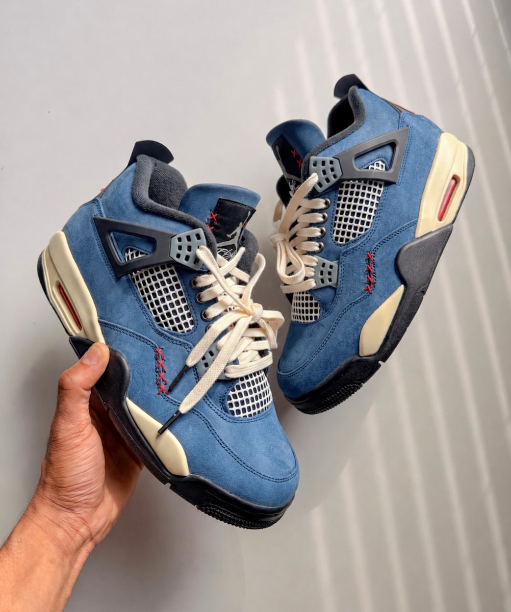 JustFreshKicks's tweet photo. These Air Jordan 4 customs 🥶 https://t.co/XDsunLIazZ