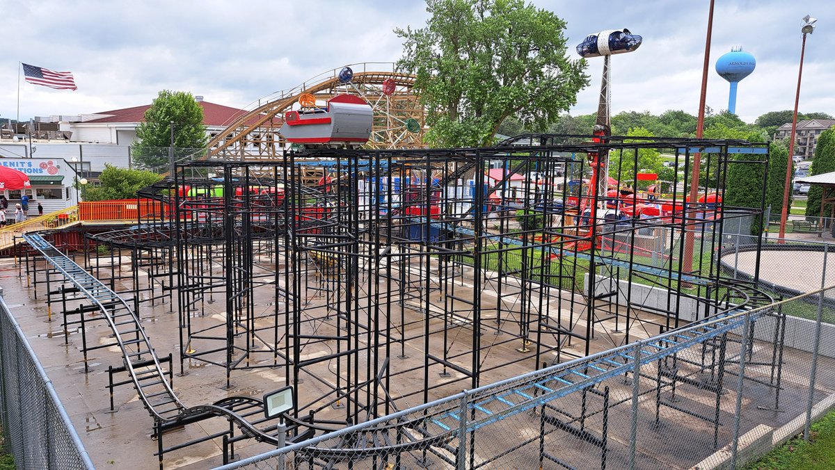 jkwana's tweet photo. It was announced yesterday that Mad Mouse at Arnold's Park Iowa has closed. I'm glad I rode it. It was my first Allan Herschell Wild Mouse coaster I've ever been on and it was janky fun.
#madmouse #allanherschell #rollercoaster #wildmouse #arnoldspark #coaster https://t.co/zszh5BIQz6