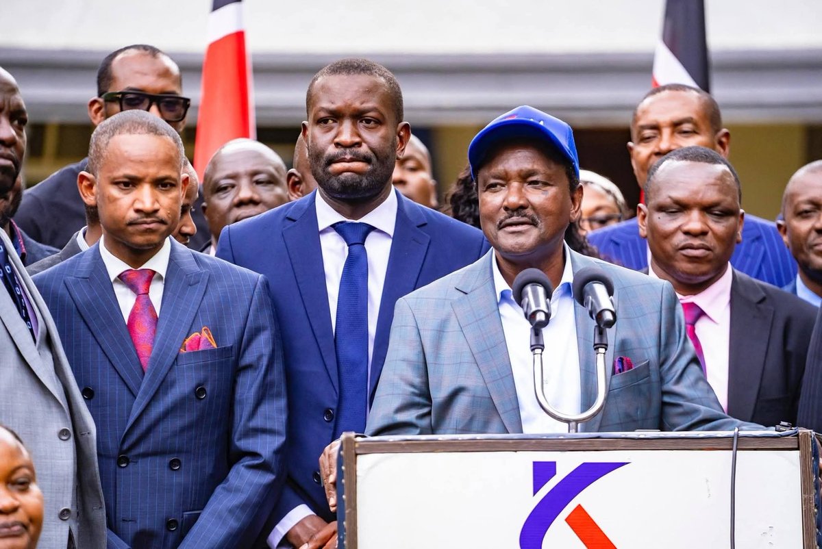 Mkenya005's tweet photo. Wiper Party: “Kalonzo never met Ruto. Propaganda!”
Meanwhile Sifuna &amp; Babu Owino meeting Kalonzo today…
Opposition finally smelling the coffee for 2027?
Unity or more drama? 👀
#Kalonzo #OppositionUnity #2027Elections https://t.co/8ls1IgwLwa