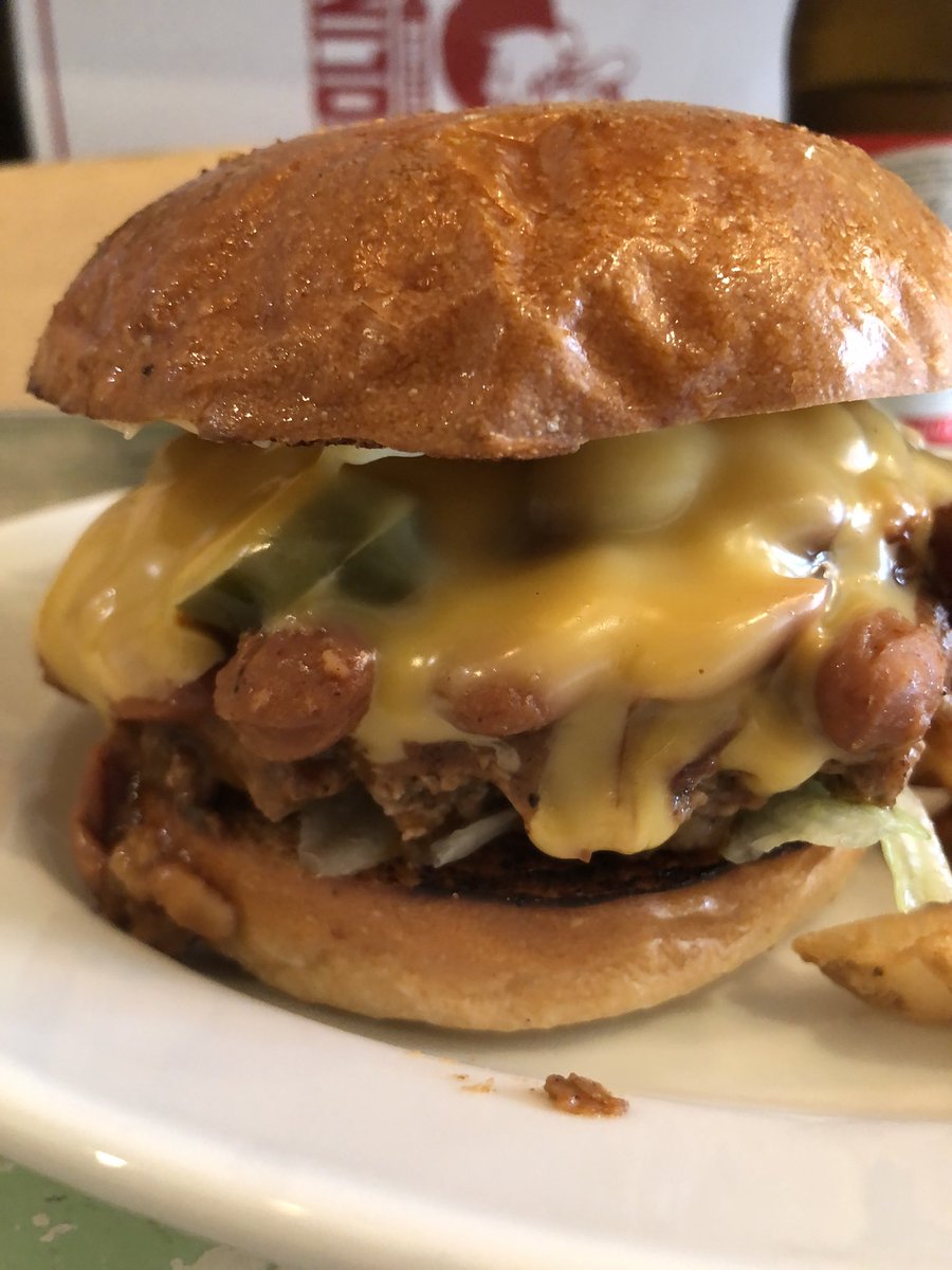 ykzion's tweet photo. 7/28 大久保辺りをぶらり
アメリカンなハンバーガー🍔屋さんを見つけまして…エネルギーチャージ！ https://t.co/SfFzxZN7eU