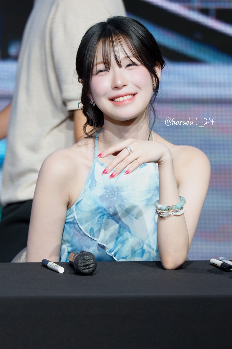 harada1_24's tweet photo. 260726 fromis_9 JumpUp fan sign

#fromis_9 #프로미스나인
#백지헌 #지헌
#BAEKJIHEON https://t.co/rLnoKo8NeI