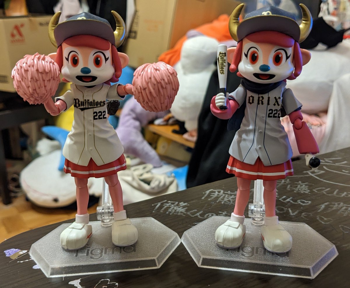Syusyoku_chan's tweet photo. ｢嫌だなぁ…今日からまたライバルの関係に戻っちゃうのか。オールスターゲーム終わって欲しくなかったよ｣とオールスターゲームを名残惜しむ私…

｢じゃぁさ、ドラえもんのタイムマシンでオールスターゲーム1日目に戻る？って、それはアニメの世界の話かww｣とタイムマシンを使ってみたいだけの我が家のベルちゃん…

｢さてと、今日からまたペナントレースか…気持ち切り替えないと。絶対に3位以内に入ってCS行くぞ！｣といつもに増して冷静なベルともちゃん…

ペナントレースまだまだ盛り上がっていくぞ！

#オリックス・バファローズ 
#バファローベル