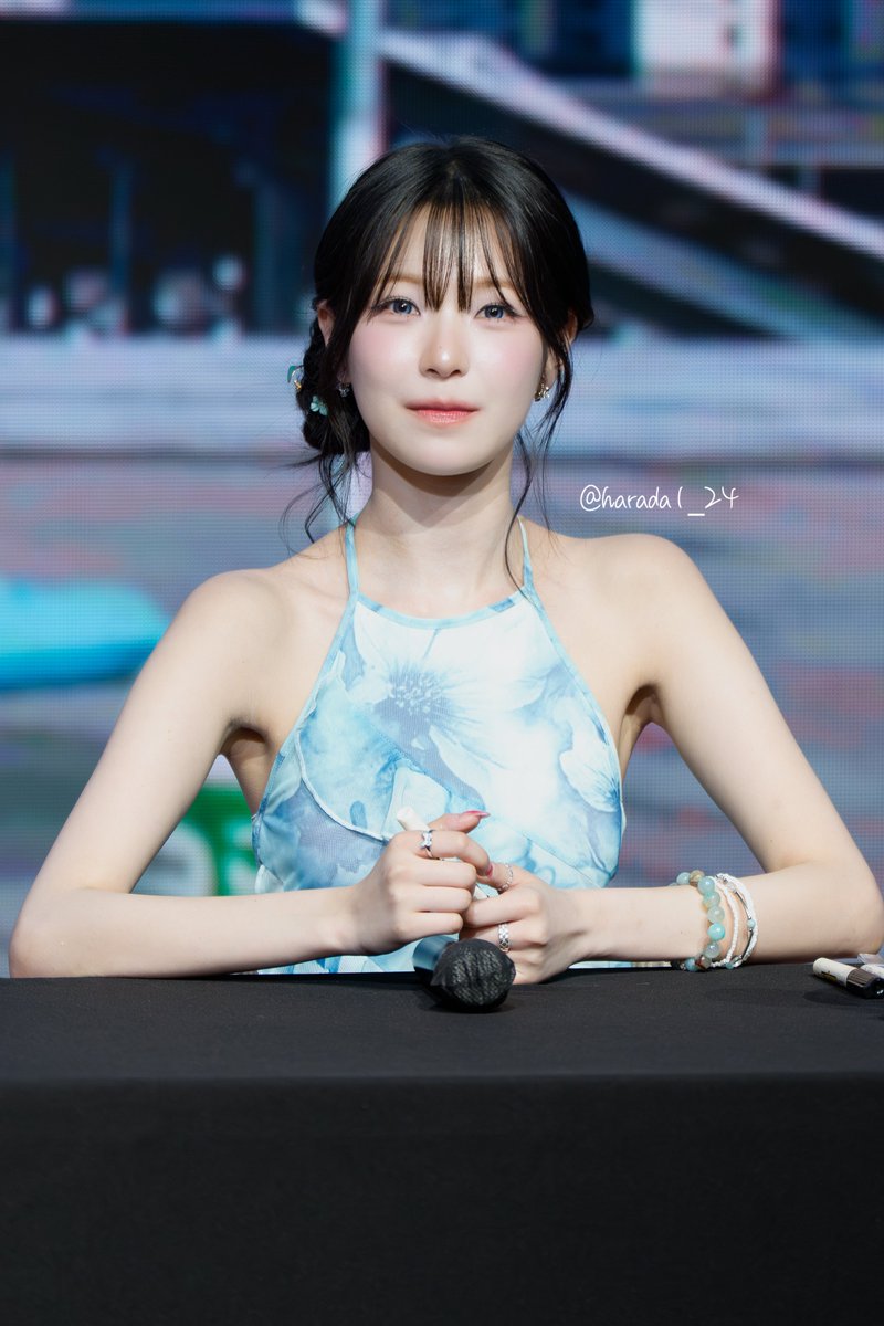 harada1_24's tweet photo. 260726 fromis_9 JumpUp fan sign

#fromis_9 #프로미스나인
#백지헌 #지헌
#BAEKJIHEON https://t.co/YrEZmIKzrH